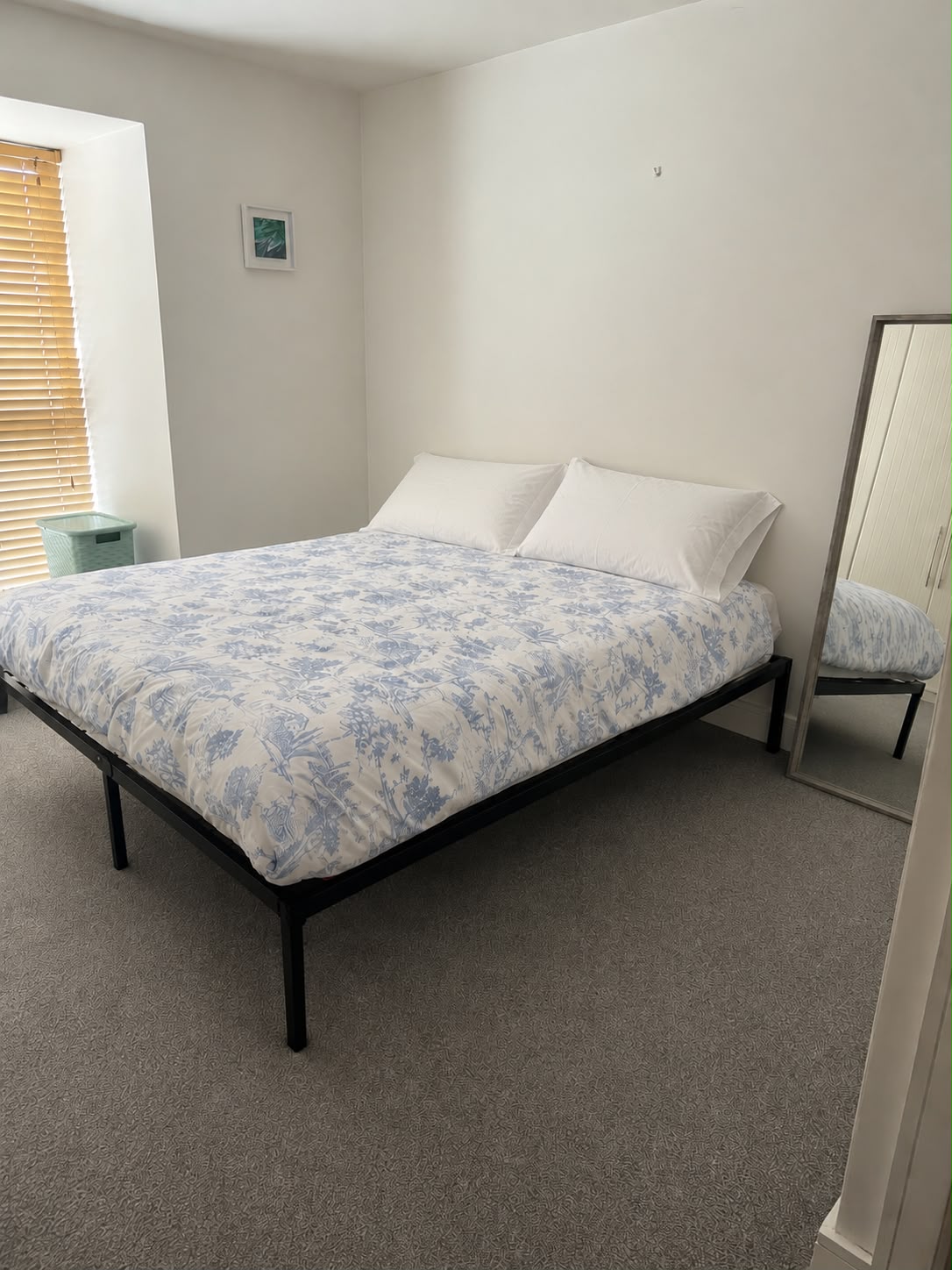 Situated in Bray, this 1-bedroom apartment is well maintained and ready for its next tenants. The property has everything needed for day-to-day living, with Bray town centre, local shops, transport links and other amenities all within easy reach. 